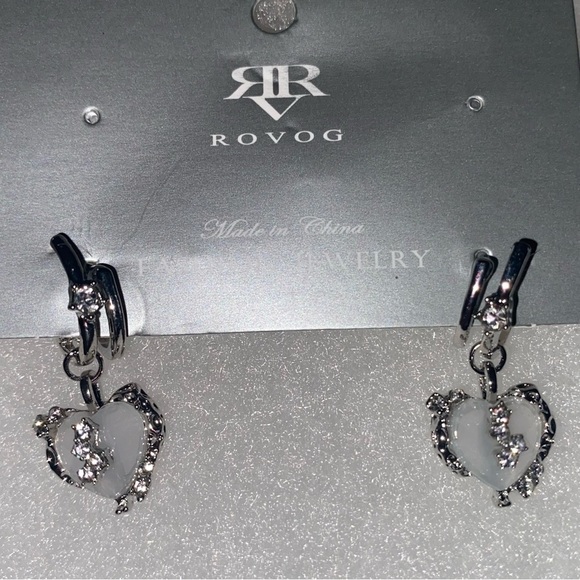 NWT-SILVER TONE HEART EARRINGS - Picture 4 of 4